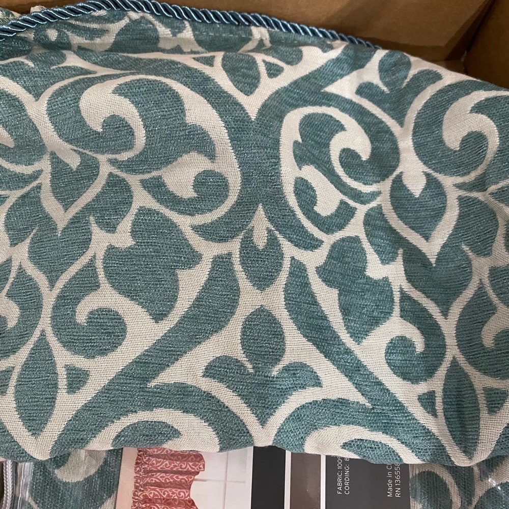 Valance - Picture 2 of 2